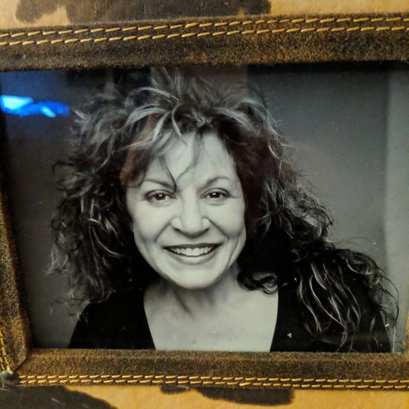 Meet your Posher, Julie - Picture 1 of 1